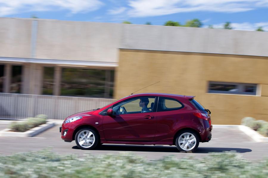  Mazda2 3-Door 2011 года  (фото 27 из 40)